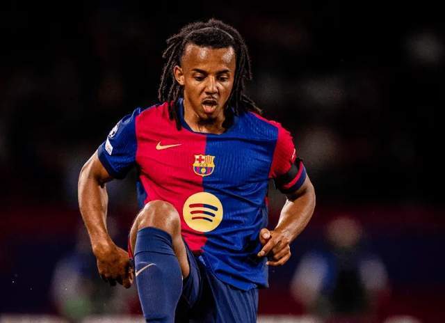 巴萨球员碰撞受伤，主教练大为光火