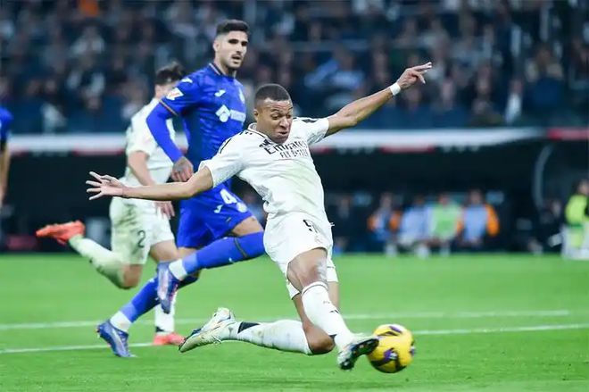 皇马今日表现抢眼，格列兹曼整场无解，教练赛后亲自拥抱的简单介绍